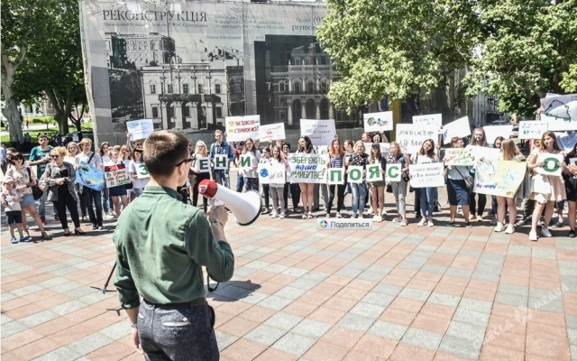 Школьники Одессы вышли на митинг ради экологии (ФОТО) Фото № 2 Школьники Одессы вышли на митинг ради экологии (ФОТО) Фото № 2
