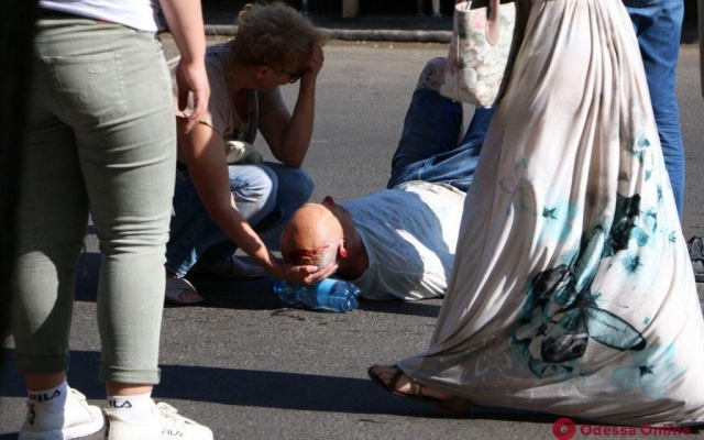 В центре Одессы девушка сбила двух человек (ФОТО) Фото № 0 В центре Одессы девушка сбила двух человек (ФОТО) Фото № 0
