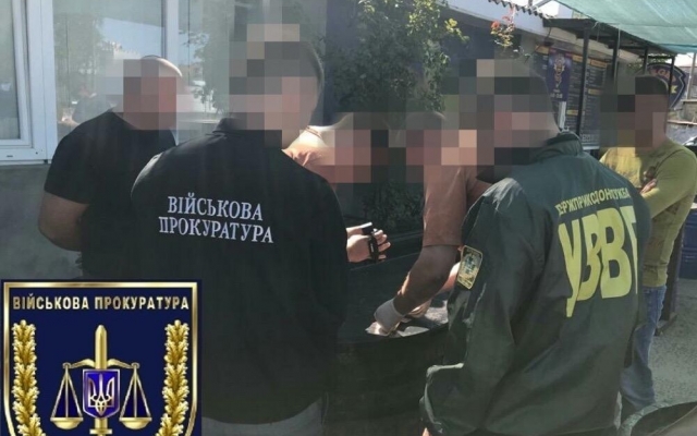 Бизнесмен пытался дать взятку пограничнику Фото № 1 Бизнесмен пытался дать взятку пограничнику Фото № 1