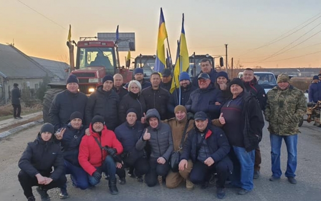 Одесские сельхозпроизводители продолжают войну за земли: перекрыт пункт пропуска «Кучурган» Фото № 3 Одесские сельхозпроизводители продолжают войну за земли: перекрыт пункт пропуска «Кучурган» Фото № 3