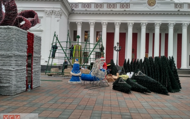 На Думской площади демонтировали главную елку Одессы Фото № 0 На Думской площади демонтировали главную елку Одессы Фото № 0