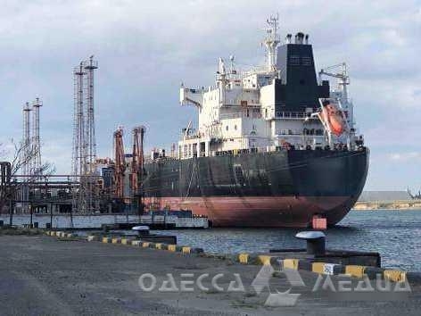 Судовладелец слил в воду 8,5 тонны пальмового масла Фото № 0 Судовладелец слил в воду 8,5 тонны пальмового масла Фото № 0