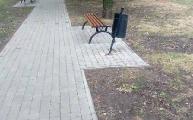 В недавно облагороженном сквере разгулялись вандалы Фото № 1 В недавно облагороженном сквере разгулялись вандалы Фото № 1