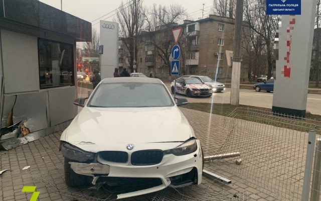 Появились новые подробности ДТП на Комарова Фото № 0 Появились новые подробности ДТП на Комарова Фото № 0
