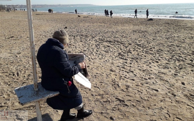 На пляже в Одессе были замечены любители февральского загара Фото № 2 На пляже в Одессе были замечены любители февральского загара Фото № 2