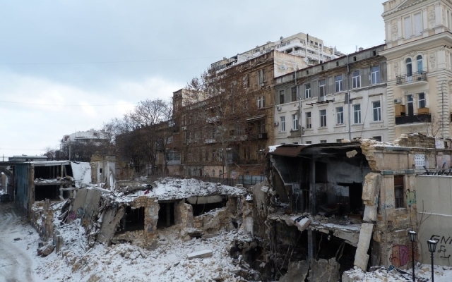 В Одессе аварийное здание может рухнуть на дорогу Фото № 0 В Одессе аварийное здание может рухнуть на дорогу Фото № 0