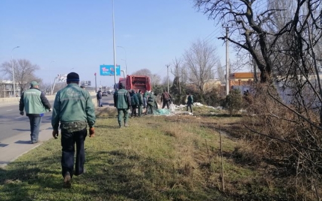 Одесса умывается: коммунальщики провели генеральную уборку и убрали стихийные свалки Фото № 0 Одесса умывается: коммунальщики провели генеральную уборку и убрали стихийные свалки Фото № 0