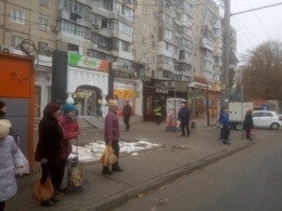 В Одессе продолжают сносить временные сооружения Фото № 1 В Одессе продолжают сносить временные сооружения Фото № 1