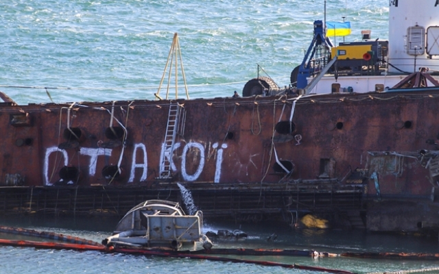 В Одессе танкер Delfi наконец поставили на киль Фото № 0 В Одессе танкер Delfi наконец поставили на киль Фото № 0