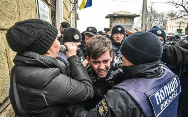 Под стенами ОНМедУ вновь прошла акция протеста (ФОТО) Фото № 3 Под стенами ОНМедУ вновь прошла акция протеста (ФОТО) Фото № 3
