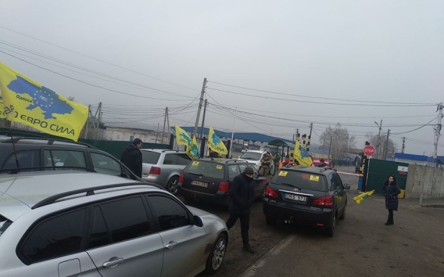 Одесская активистка сожгла свою «евробляху» и потребовала от президента Украины доступную растаможку Фото № 5 Одесская активистка сожгла свою «евробляху» и потребовала от президента Украины доступную растаможку Фото № 5