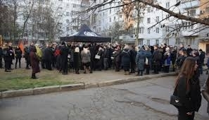 Одесса похоронила погибшую преподавательницу которая возвращалась в огонь, за детьми Фото № 1 Одесса похоронила погибшую преподавательницу которая возвращалась в огонь, за детьми Фото № 1
