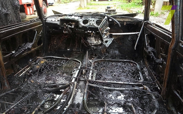 На Черёмушках горели два автомобиля Фото № 0 На Черёмушках горели два автомобиля Фото № 0