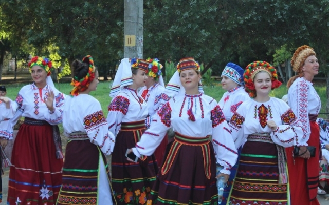 В Белгороде-Днестровском создавали рушник-оберег Фото № 1 В Белгороде-Днестровском создавали рушник-оберег Фото № 1