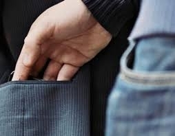 Карманники обворовали одессита и попались на камеру наблюдения Фото № 0 Карманники обворовали одессита и попались на камеру наблюдения Фото № 0