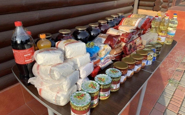 В Одессе раздают продукты бездомным Фото № 1 В Одессе раздают продукты бездомным Фото № 1