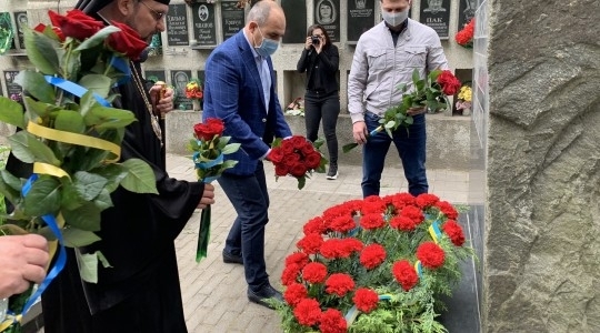 Одесситы почтили память украинцев пострадавших от репрессий Фото № 0 Одесситы почтили память украинцев пострадавших от репрессий Фото № 0
