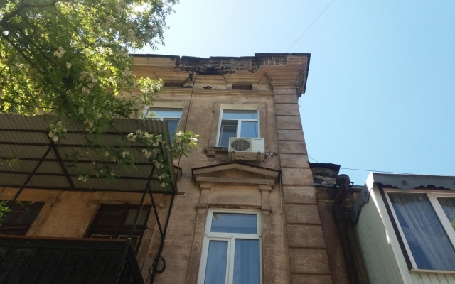 В Одессе обвалился фасад здания (ФОТО, ВИДЕО) Фото № 1 В Одессе обвалился фасад здания (ФОТО, ВИДЕО) Фото № 1