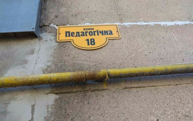 На Фонтане под окнами дома собралась большая свалка Фото № 1 На Фонтане под окнами дома собралась большая свалка Фото № 1