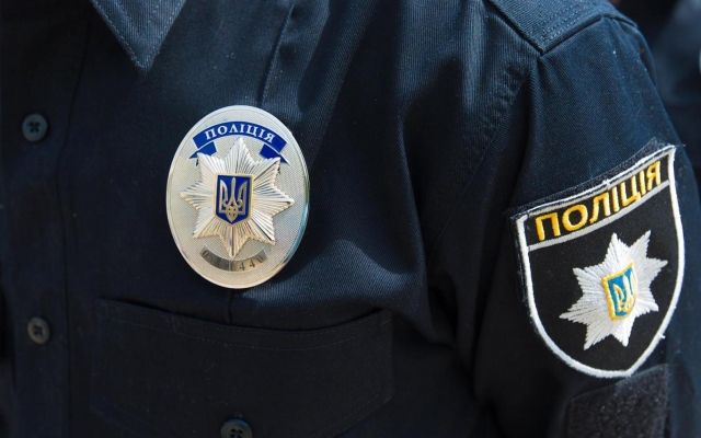 В Одессе водитель пытался подкупить правоохранителей тысячей долларов Фото № 0 В Одессе водитель пытался подкупить правоохранителей тысячей долларов Фото № 0