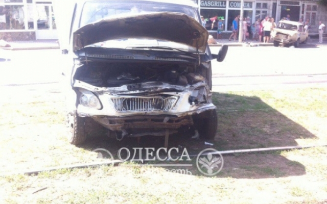 В результате аварии пострадали три автомобиля Фото № 1 В результате аварии пострадали три автомобиля Фото № 1
