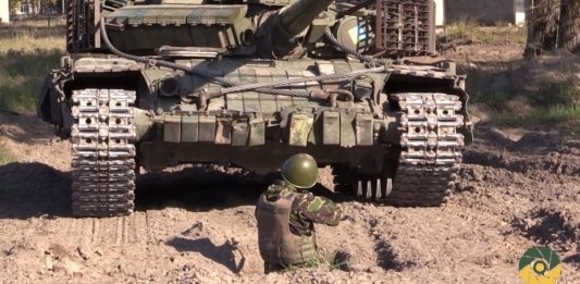 Курсанты Одесской Военной академии воевали с танками (видео) Фото № 0 Курсанты Одесской Военной академии воевали с танками (видео) Фото № 0