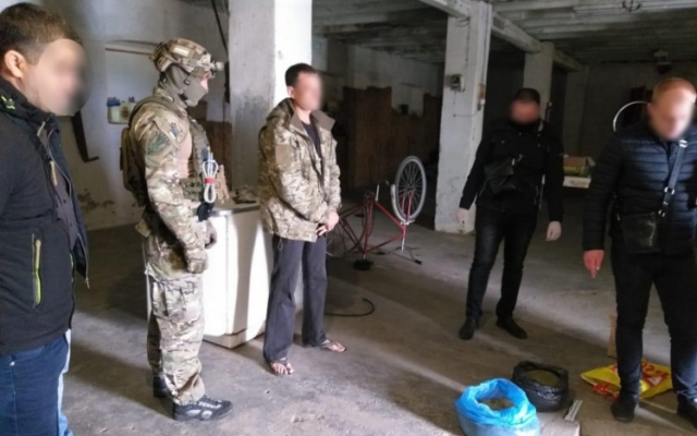 На границе нашли склад с запрещенными веществами и оружием Фото № 1 На границе нашли склад с запрещенными веществами и оружием Фото № 1