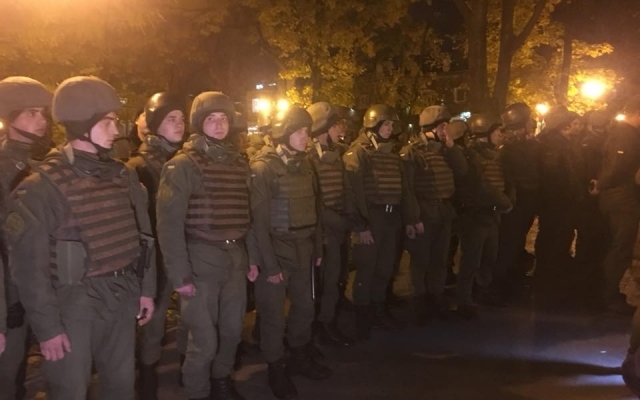 В Горсаду произошла стычка между активистами и представителями правоохранительных органов Фото № 4 В Горсаду произошла стычка между активистами и представителями правоохранительных органов Фото № 4