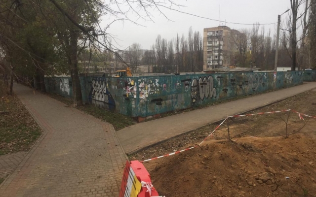 Опять попал: суд наложил арест на стройплощадку Альперина Фото № 3 Опять попал: суд наложил арест на стройплощадку Альперина Фото № 3