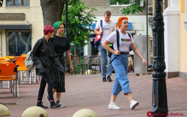 Яркие, стильные и дерзкие: уличная мода «по-одесски» (фото) Фото № 14 Яркие, стильные и дерзкие: уличная мода «по-одесски» (фото) Фото № 14