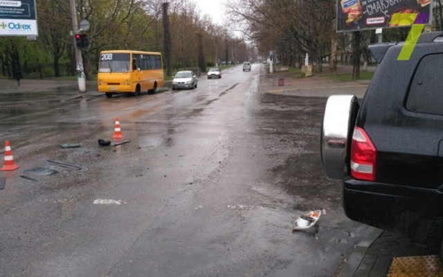 Возле парка Горького авария с участием двух автомобилей и пострадавшими Фото № 2 Возле парка Горького авария с участием двух автомобилей и пострадавшими Фото № 2
