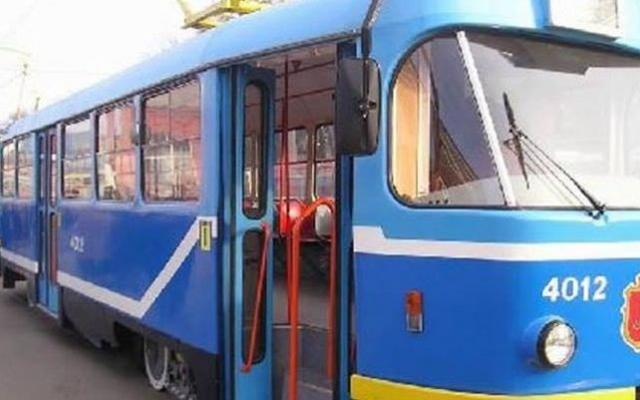 Нетрезвый одессит спокойно ушел из-под колёс трамвая Фото № 0 Нетрезвый одессит спокойно ушел из-под колёс трамвая Фото № 0