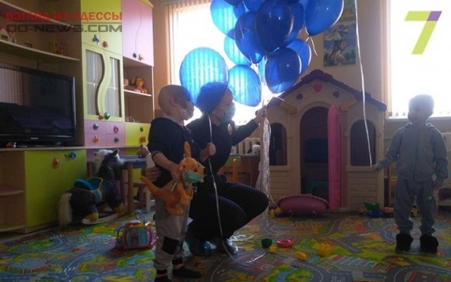 Одесские правоохранители проведали тяжелобольных малышей Фото № 2 Одесские правоохранители проведали тяжелобольных малышей Фото № 2