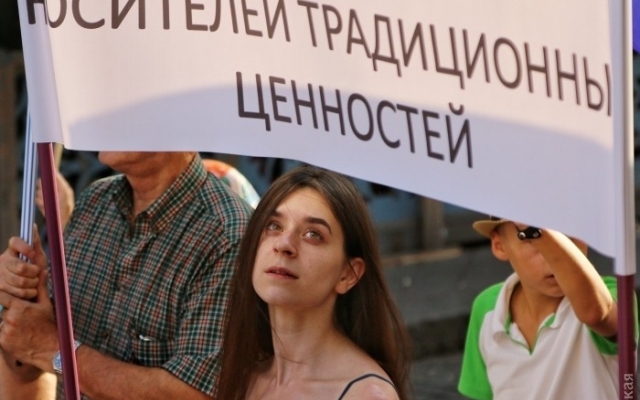 Семейные ценности: по центральным улицам города прошла акция противников сексменьшинств Фото № 2 Семейные ценности: по центральным улицам города прошла акция противников сексменьшинств Фото № 2
