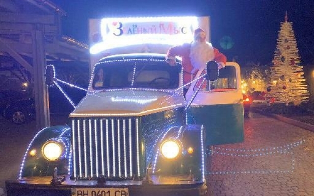 Рождественский грузовичок колесит по вечерним одесским улицам Фото № 0 Рождественский грузовичок колесит по вечерним одесским улицам Фото № 0
