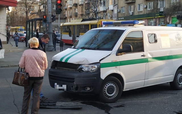 На перекрестке в центре случилось ДТП Фото № 2 На перекрестке в центре случилось ДТП Фото № 2