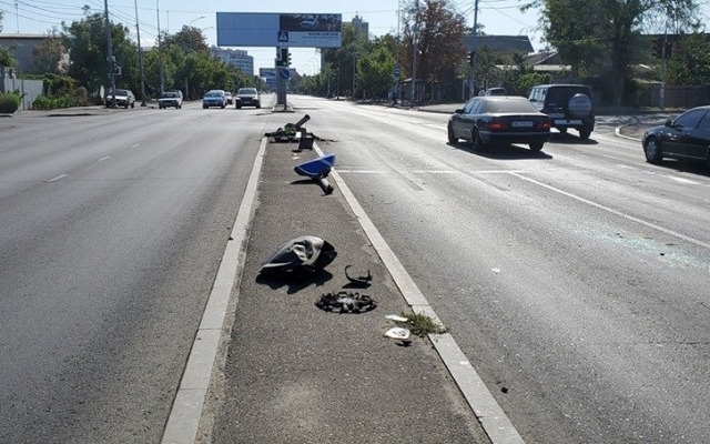 В Одессе в результате ДТП повредился светофор Фото № 0 В Одессе в результате ДТП повредился светофор Фото № 0