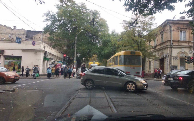 В Приморском районе Одессы остановился общественный транспорт Фото № 2 В Приморском районе Одессы остановился общественный транспорт Фото № 2