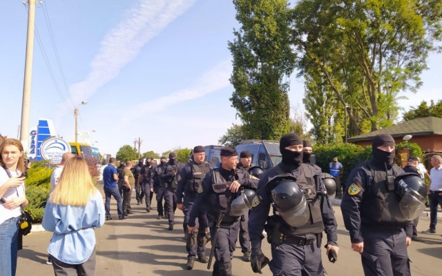 В Одесской области протест противников ОПЗЖ закончился стычками с полицией Фото № 0 В Одесской области протест противников ОПЗЖ закончился стычками с полицией Фото № 0