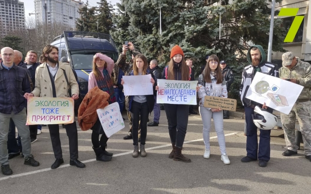 В Одессе проходит сразу три митинга Фото № 6 В Одессе проходит сразу три митинга Фото № 6