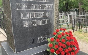 Одесситы почтили память украинцев пострадавших от репрессий Фото № 1 Одесситы почтили память украинцев пострадавших от репрессий Фото № 1