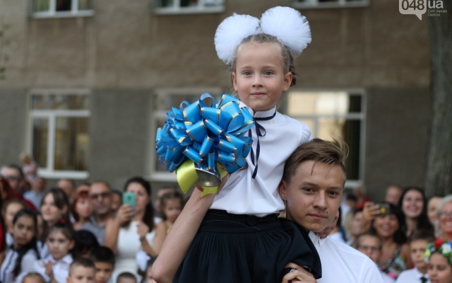 Как в Одессе проходили школьные линейки Фото № 2 Как в Одессе проходили школьные линейки Фото № 2
