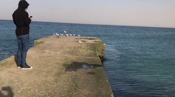 В Одессе коляску с ребёнком сдуло в море (ВИДЕО) Фото № 0 В Одессе коляску с ребёнком сдуло в море (ВИДЕО) Фото № 0