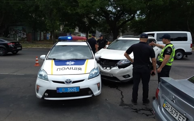 ДТП с участием патрульного автомобиля в Одессе Фото № 0 ДТП с участием патрульного автомобиля в Одессе Фото № 0