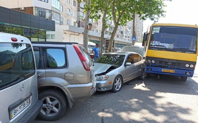 В Одессе водитель автобуса потерял сознание за рулем Фото № 0 В Одессе водитель автобуса потерял сознание за рулем Фото № 0