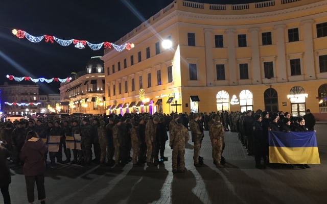 Одесситы собрались в живую цепь в честь Дня Соборности Фото № 1 Одесситы собрались в живую цепь в честь Дня Соборности Фото № 1