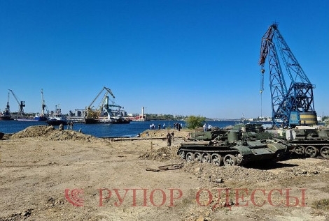 К утилизации танкера Delfi привлекли военных Фото № 0 К утилизации танкера Delfi привлекли военных Фото № 0