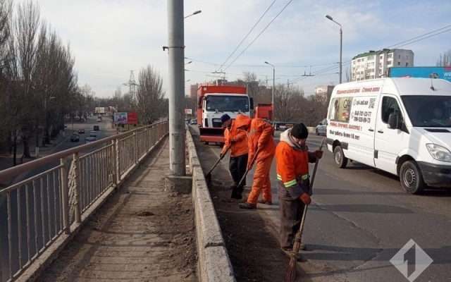 Коммунальщики привели в порядок бесхозные участки города Фото № 7 Коммунальщики привели в порядок бесхозные участки города Фото № 7