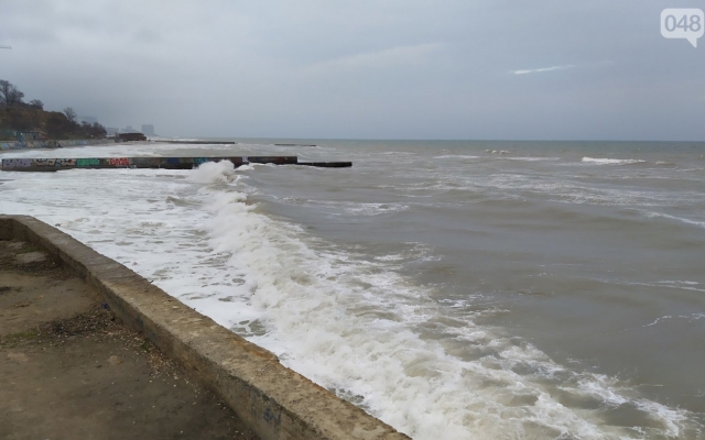 Одесские пляжи ушли под воду Фото № 0 Одесские пляжи ушли под воду Фото № 0