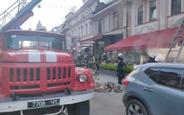 На пожаре в Одессе пострадало двое человек Фото № 0 На пожаре в Одессе пострадало двое человек Фото № 0